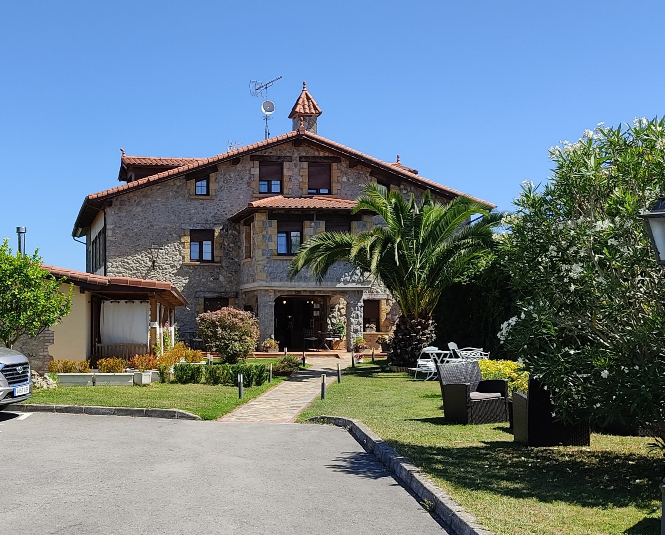 Apartamentos rurales Noja Cantabria hotel rural admite mascotas familiar